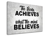 Moderan slika na platnu s motivom The body achieves, motivacioni citat u sivo-crnih nijansama, unutarnji mir, pogodan za kancelarije | Motivacioni slika za zid The body achieves_002 – proizvod