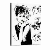 Ručno oslikana POP Art slika Audrey Hepburn ah6 – 3D vizualizacija ručno oslikanog platna na bijeloj pozadini. Dominantne boje: crna, siva, roza.