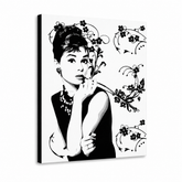 Ručno oslikana POP Art slika Popust -15% Audrey Hepburn ah4 – 3D vizualizacija ručno oslikanog platna na bijeloj pozadini. Dominantne boje: crna, bijela, siva.