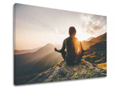Klasičan slika na platnu s motivom JOGA, planine, sunce, nebo, inspirativni motiv u narandžasto-zlatnih nijansama, mirna atmosfera, pogodan za dnevnog boravka – proizvod