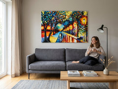 U boho stilu slika na platnu s motivom par, drveće, stazica, klupa u parku, pejzaž u plavo-narandžastih nijansama okačena u enterijeru dnevnog boravka – enterijer