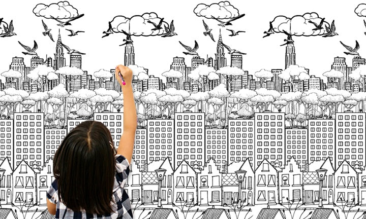 Moderan slika s motivom djevojka, panorama grada, ptice u bijelo-crnih nijansama | Detská tapeta na oslikavanje, kreativnost i gradski život – pregled
