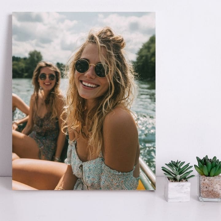 Moderan slika na platnu s motivom brod u bijelih nijansama, radosna atmosfera, pogodan za dnevnog boravka | Foto slika z fotke – personalizovano poklon – glavna
