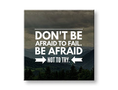 Moderan slika na platnu s motivom Don´t be afraid, planine, šuma, oblaci, nebo u bijelo-sivih nijansama, odvaha, pogodan za kancelarije | Motivacioni slika za zid Don´t be afraid – glavna