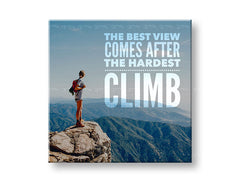Moderan slika na platnu s motivom The best view comes, nebo, pejzaž, motivacioni citat u bijelo-plavih nijansama, ohrabrujuća atmosfera, pogodan za kancelarije – glavna