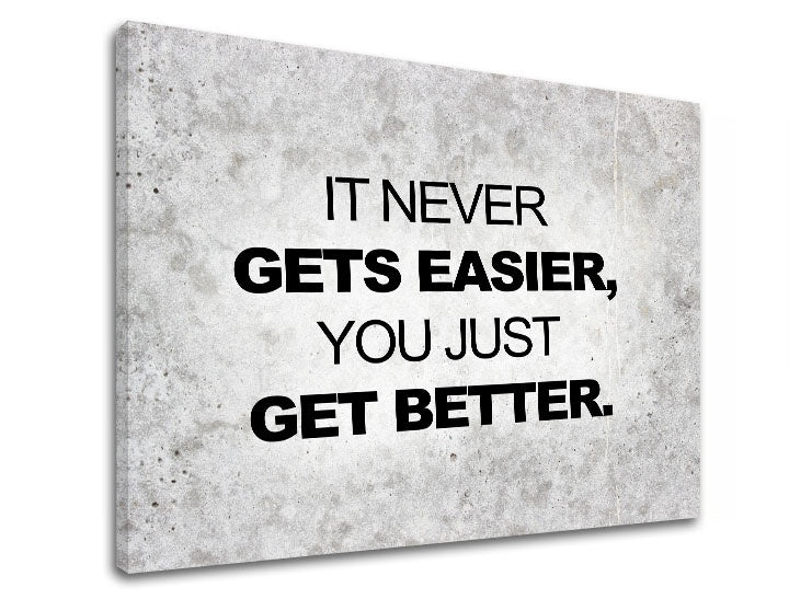 Moderan slika s motivom Its never gets easier, motivacioni citat, priroda u sivo-crnih nijansama | Motivacioni slika za zid Its never gets easier – pregled