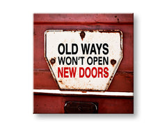 Vintage slika na platnu s motivom Old ways, motivacioni citat u bijelo-crvenih nijansama, pogodan za kancelarije | Motivacioni slika za zid Old ways_002 – glavna