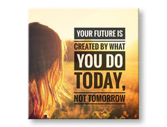 Moderan slika na platnu s motivom Your future is created, zalazak sunca, polje, kosa, pejzaž u bijelo-zlatnih nijansama, pogodan za kancelarije | Motivacioni slika za zid Your future is created – glavna
