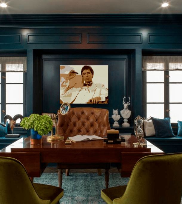 Moderan slika na platnu s motivom TONY MONTANA PUŠI CIGARU u bijelo-bežih nijansama, snaga i moć i luksuzan utisak | Najveći mafijaši na platnu Scarface - TONY MONTANA PUŠI CIGARU – glavna