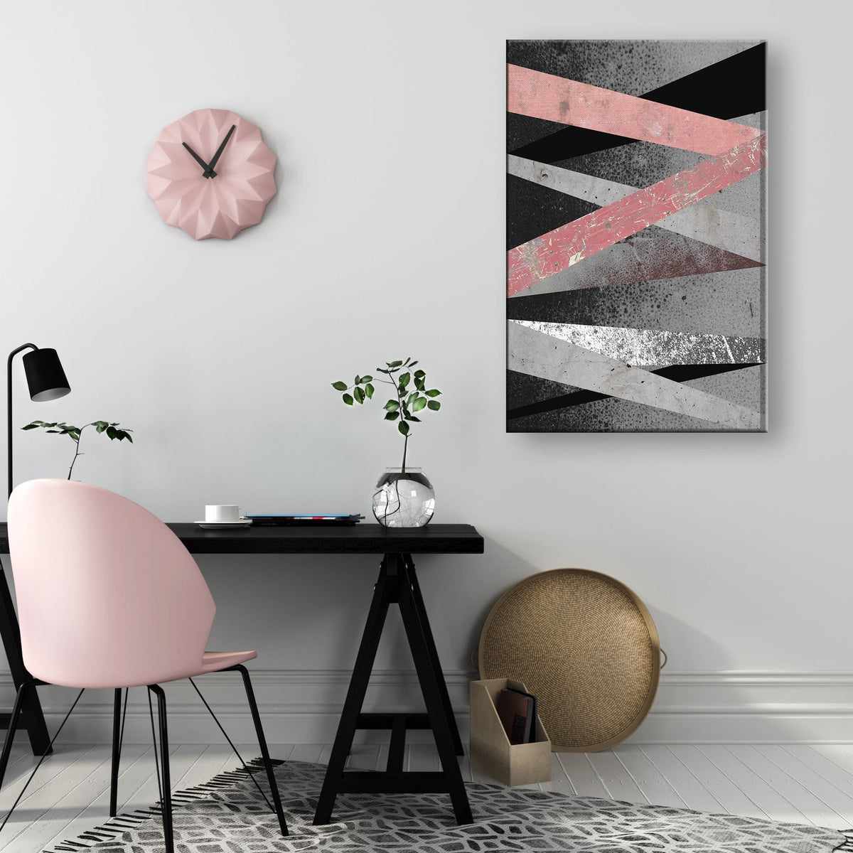 Pop art slika na platnu s motivom Restricted Elegance u ljubičasto-plavih nijansama okačena u enterijeru dnevnog boravka, sofisticirana atmosfera, minimalizam – enterijer