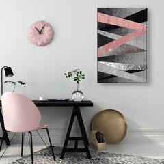 Pop art slika na platnu s motivom Restricted Elegance u ljubičasto-plavih nijansama okačena u enterijeru dnevnog boravka, sofisticirana atmosfera, minimalizam – enterijer