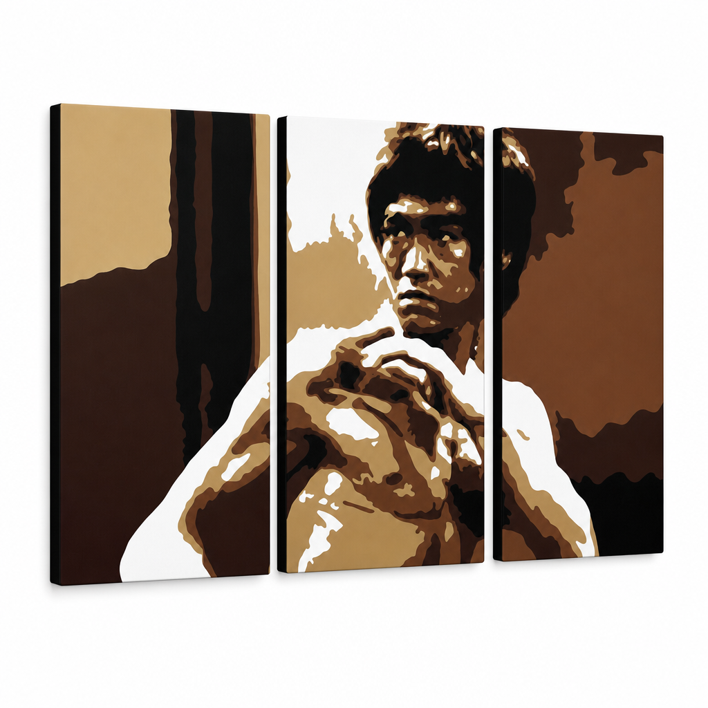 Ručno oslikana POP Art slika AL Bruce Lee 3 dijela lee – 3D vizualizacija ručno oslikanog platna na bijeloj pozadini. Dominantne boje: smeđa, bež, crna, zlatna, bijela.