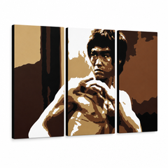 Ručno oslikana POP Art slika AL Bruce Lee 3 dijela lee – 3D vizualizacija ručno oslikanog platna na bijeloj pozadini. Dominantne boje: smeđa, bež, crna, zlatna, bijela.