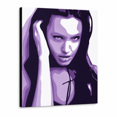 Ručno oslikana POP Art slika Angelina Jolie 1 dio aj2 – 3D vizualizacija ručno oslikanog platna na bijeloj pozadini. Dominantne boje: ljubičasta, crna, bijela.