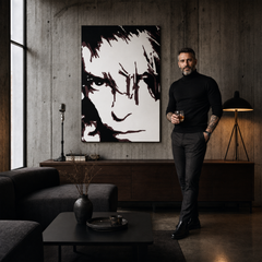 Ručno oslikana POP Art slika David Bowie 1 komad db – slika u modernom muškom enterijeru, lifestyle vizualizacija. Dominantne boje: crna, smeđa, bijela.