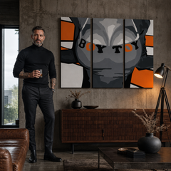Ručno oslikana POP Art slika Dječak igračka od 3 dijela – slika u modernom muškom enterijeru, lifestyle vizualizacija. Dominantne boje: crna, narandžasta, siva.