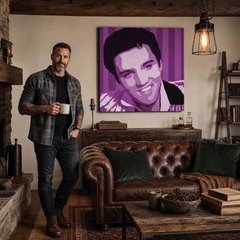 Ručno oslikana POP Art slika Elvis Presley 1 komad el4 – slika u modernom muškom enterijeru, lifestyle vizualizacija. Dominantne boje: ljubičasta, bijela, crna.