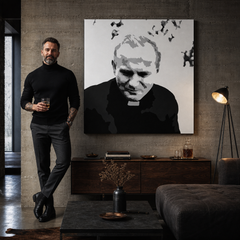 Ručno oslikana POP Art slika Ivana Pavla II. 1 dio jp – slika u modernom muškom enterijeru, lifestyle vizualizacija. Dominantne boje: crna, bijela, siva.