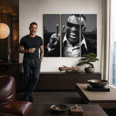 Ručno oslikana POP Art slika Ray Charles 3 dijela rc – slika u modernom muškom enterijeru, lifestyle vizualizacija. Dominantne boje: crna, bijela, siva.