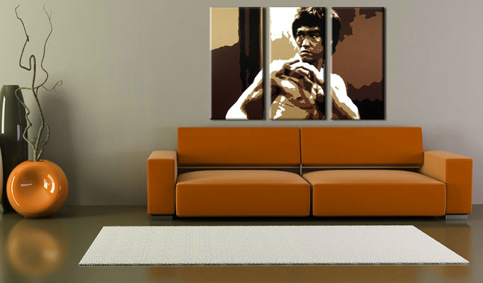 Ručno slikan slika na platnu s motivom AL Bruce Lee u smeđe-bijelih nijansama, intenzivna atmosfera, snaga i ikonografija | Ručno slikan POP Art slika AL Bruce Lee – glavna