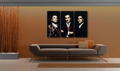 Pop art slika na platnu s motivom Goodfellas u bijelo-smeđih nijansama okačena u enterijeru dnevnog boravka, ikonografija | Ručno slikan POP Art slika Goodfellas – enterijer