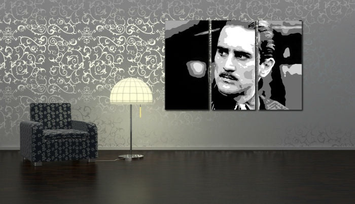 Pop art slika na platnu s motivom Godfather Rober De Niro u bijelo-sivih nijansama okačena u enterijeru radne sobe, intenzivna atmosfera, filmski svijet i gradski život – enterijer