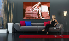 Pop art slika na platnu s motivom Marilyn Monroe u bež-smeđih nijansama okačena u enterijeru dnevnog boravka | Ručno slikan POP Art slika Marilyn Monroe – enterijer
