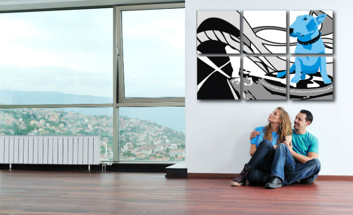 Pop art slika na platnu s motivom Dog and DJ´S, pas, dječji motiv, životinja u bijelo-plavih nijansama okačena u enterijeru dnevnog boravka, razigrana atmosfera – enterijer