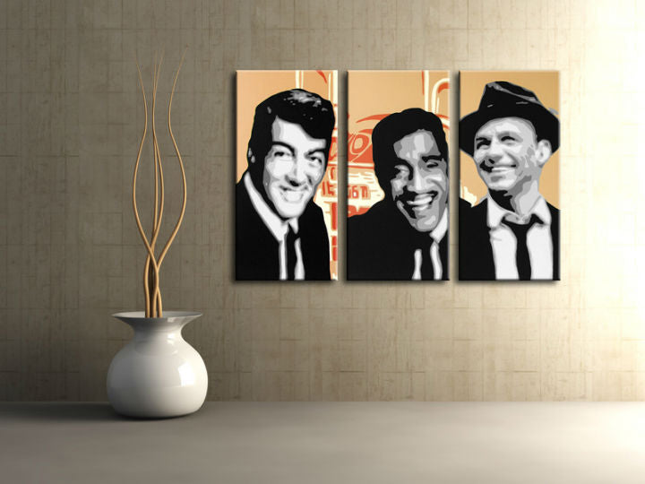 Pop art slika na platnu s motivom Rat Pack, priroda u bijelo-crvenih nijansama okačena u enterijeru dnevnog boravka, nostalgična atmosfera, muzička istorija – enterijer, pogled 2