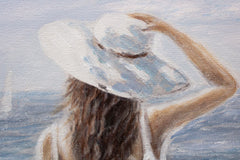 U boho stilu slika na platnu s motivom ŽENA I MORE, okean, plaža, šešir, more i plaža u bijelo-bežih nijansama, mirna atmosfera, pogodan za hodnika – proizvod