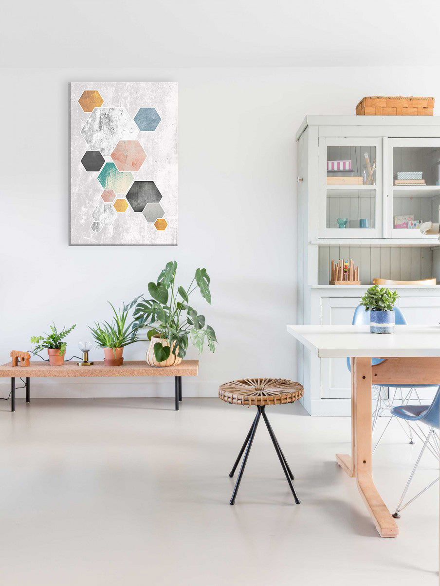 Pop art slika na platnu s motivom Dream of Life u ljubičasto-plavih nijansama okačena u enterijeru dnevnog boravka, mirna atmosfera, minimalizam | Slika za zid Dream of Life – enterijer