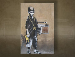 U boho stilu slika na platnu s motivom Street ART – Banksy, more i plaža u ljubičasto-plavih nijansama, gradski život i djetinjstvo, višedijelna izvedba – glavna