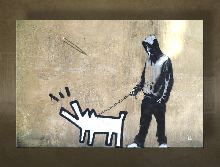 Pop art slika na platnu s motivom Street ART – Banksy, pas, more i plaža u ljubičasto-plavih nijansama, višedijelna izvedba, pogodan za dnevnog boravka – glavna