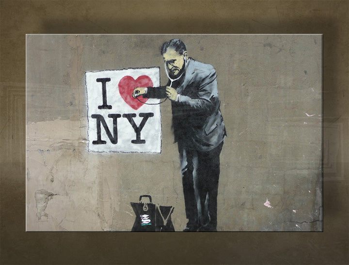 Klasičan slika na platnu s motivom Street ART – Banksy, muškarac u odijelu, pejzaž, more i plaža u ljubičasto-plavih nijansama, gradski život, višedijelna izvedba – glavna