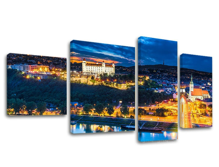Klasičan slika na platnu s motivom SLOVAČKA, zamak, rijeka, crkva, pejzaž u bijelo-plavih nijansama, mirna atmosfera, višedijelna izvedba – glavna