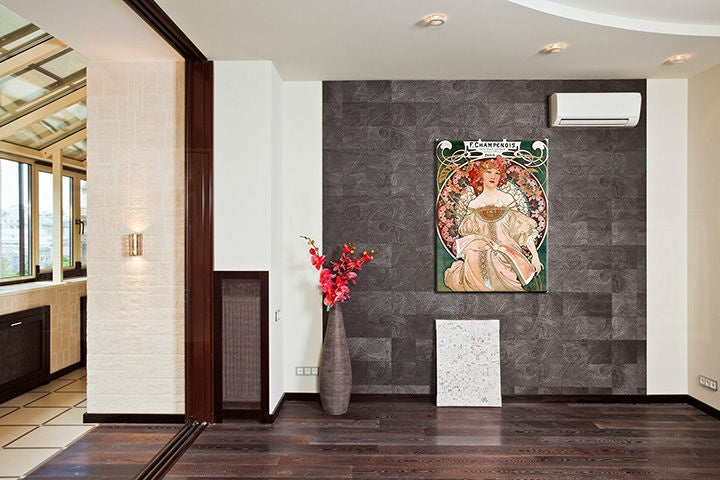 Pop art slika na platnu s motivom F. CHAMPENOIS IMPRIMEUR-ÉDITEUR – Alfons Mucha, cvijeće, priroda u zeleno-crvenih nijansama okačena u enterijeru dnevnog boravka – enterijer