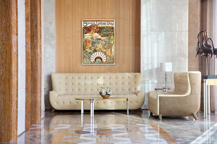 Geometrijski slika na platnu s motivom BISCUITS LEFEVRE-UTILE – Alfons Mucha, ptica u krem-plavih nijansama okačena u enterijeru dnevnog boravka, priroda – enterijer