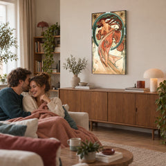 Slika na platnu Ples – Alfons Mucha u dnevnoj sobi