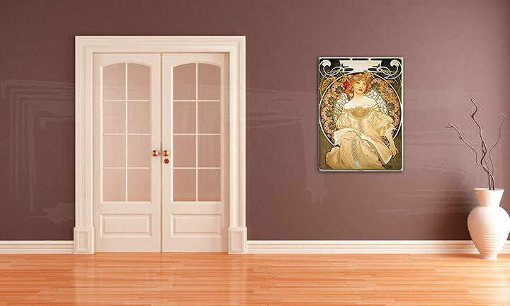 Geometrijski slika na platnu s motivom SNÍVANIE – Alfons Mucha, cvijeće, priroda u kremih nijansama okačena u enterijeru hodnika, priroda – enterijer