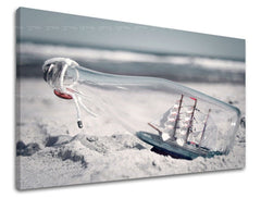 U boho stilu slika na platnu s motivom inspirativni motiv, more i plaža u bijelo-plavih nijansama, mirna atmosfera, avantura i snovi, pogodan za dnevnog boravka – glavna