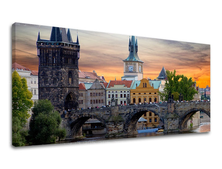 Vintage slika na platnu s motivom Panoráma GRAD PRAHA, Praha, arhitektura, pejzaž, gradski motiv u ljubičasto-narandžastih nijansama, pogodan za kancelarije – glavna