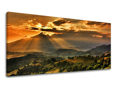 Klasičan slika na platnu s motivom PANORAMA KRAJINA, planine, nebo, oblaci, pejzaž u narandžasto-zelenih nijansama, mirna atmosfera, pogodan za radne sobe – glavna