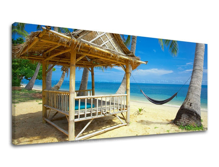 U boho stilu slika na platnu s motivom PANORAMA PLAŽA, palme, okean, plaža, more i plaža u bež-plavih nijansama, opuštajuća atmosfera, trodijelna izvedba – glavna