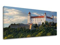 Klasičan slika na platnu s motivom PANORAMA SLOVAČKA, zamak, drveće, nebo, oblaci u bijelo-plavih nijansama, mirna atmosfera, pogodan za hodnika – glavna