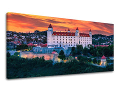 Klasičan slika na platnu s motivom PANORAMA SLOVAČKA, zamak, panorama grada, zalazak sunca, nebo u bijelo-narandžastih nijansama, pogodan za kancelarije – glavna