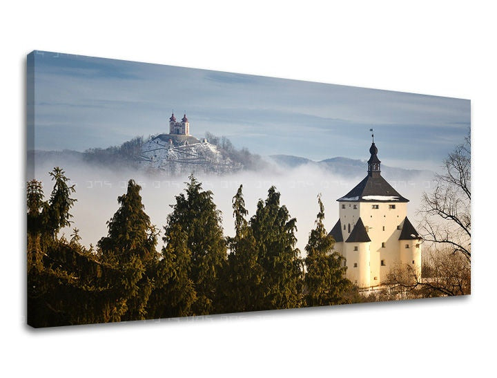 Klasičan slika na platnu s motivom PANORAMA SLOVAČKA, magla, nebo, arhitektura, dječji motiv u bijelo-zelenih nijansama, mirna atmosfera – glavna