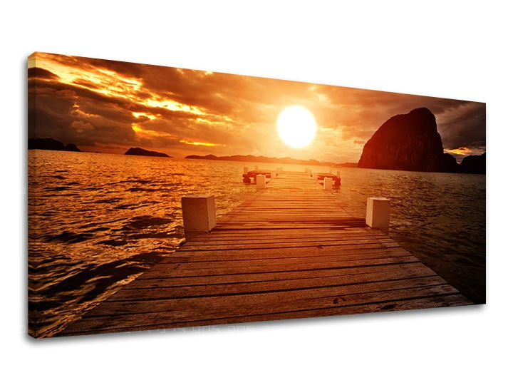 Klasičan slika na platnu s motivom PANORAMA ZALAZAK SUNCA, mol, zalazak sunca, okean, pejzaž u narandžasto-zlatnih nijansama, mirna atmosfera, pogodan za kancelarije – glavna