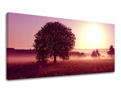Klasičan slika na platnu s motivom PANORAMA ZALAZAK SUNCA, drvo, východ sunca, izmaglica, polje u ljubičasto-ružičastih nijansama, mirna atmosfera, pogodan za spavaće sobe – glavna