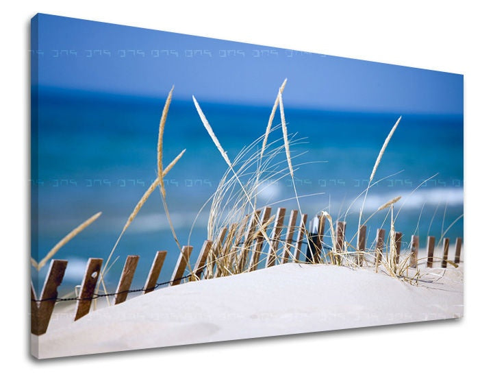 U boho stilu slika na platnu s motivom PLAŽA, okean, more i plaža u bijelo-plavih nijansama, mirna atmosfera, primorski život i priroda, pogodan za spavaće sobe – glavna