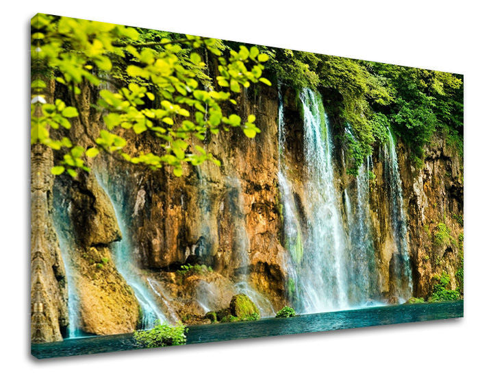 U boho stilu slika na platnu s motivom VODOPADI, vodopad, drveće, pejzaž, priroda u bijelo-smeđih nijansama, mirna atmosfera, pogodan za kancelarije – glavna